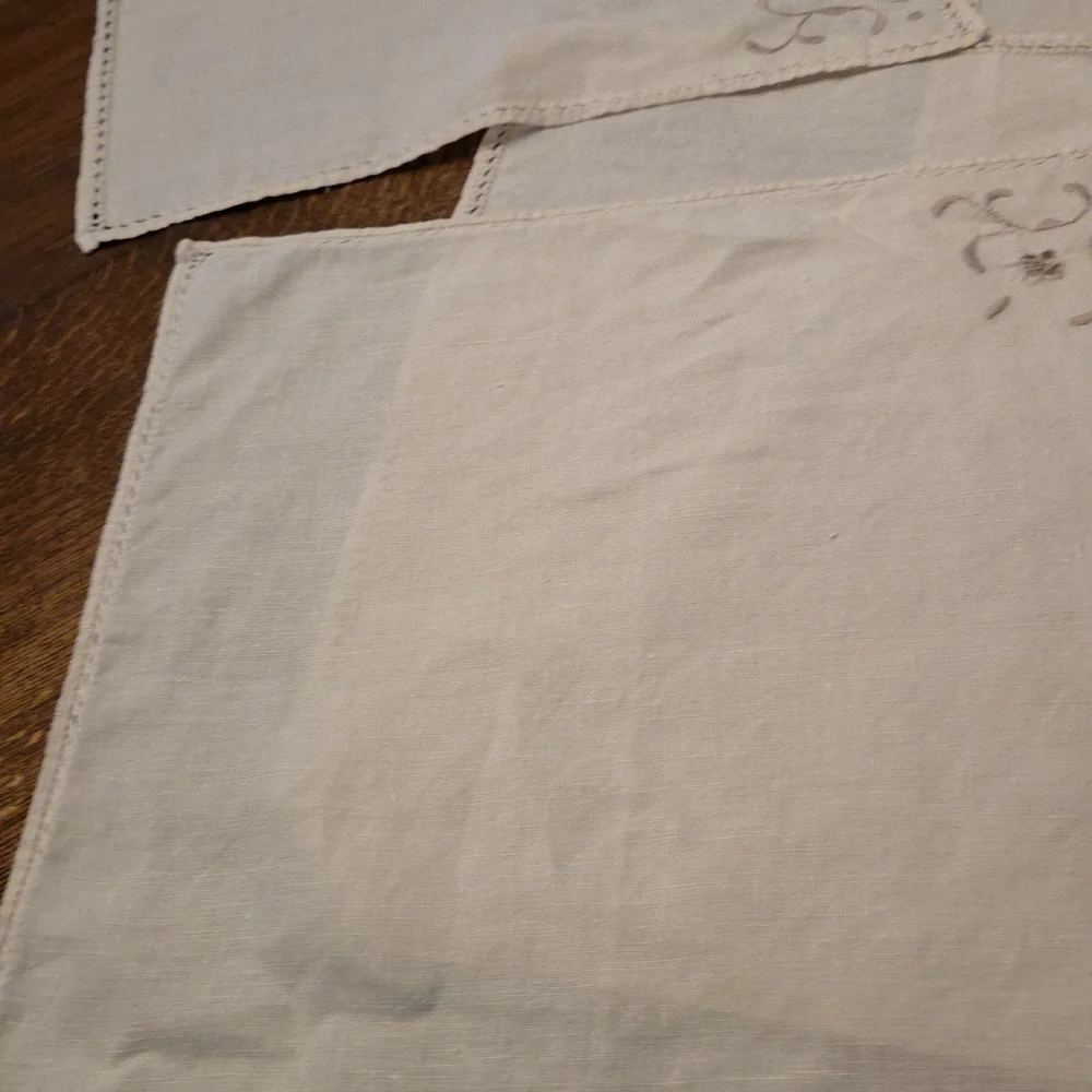 Vintage Elegant Antique White Broderie Anglaise Embroidered Linen Napkins (5)